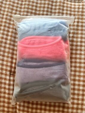 4 makeup cleaning cloths